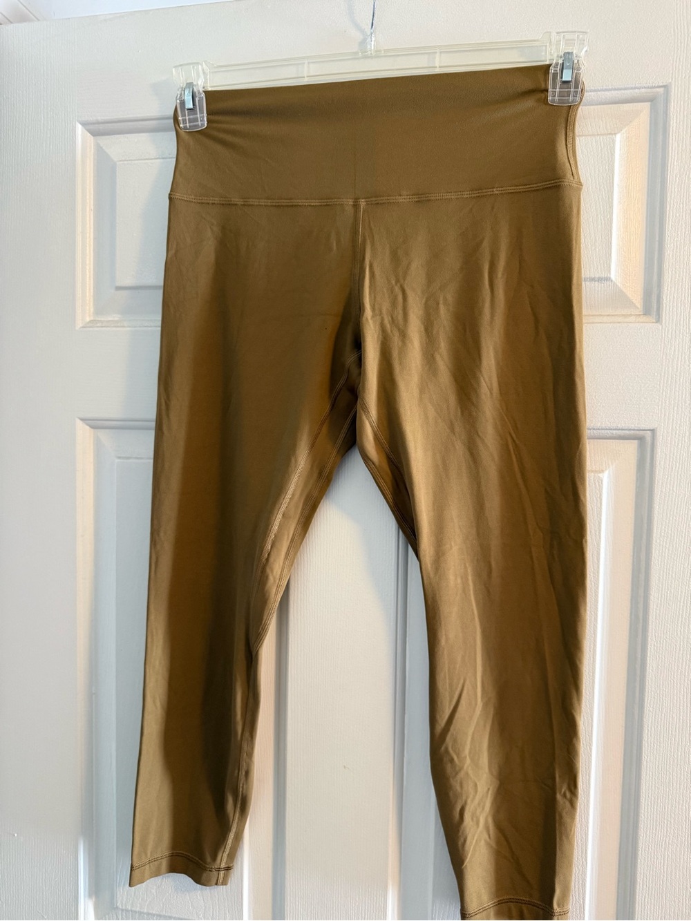 Women lululemon Leggings in Olive Green. Size 12. Cropped